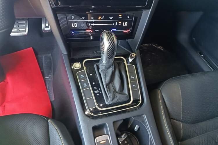 Used Volkswagen FAW-Volkswagen CC 2021 380TSI Striking Edition Gear Lever