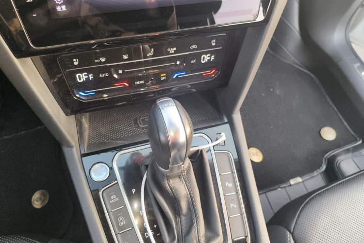 Used Volkswagen FAW-Volkswagen CC 2021 380TSI Striking Edition Gear Lever