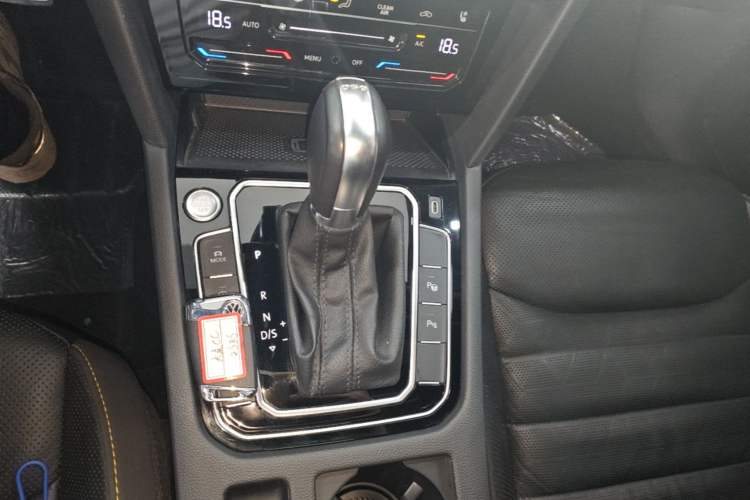 Used Volkswagen FAW-Volkswagen CC 2021 380TSI Striking Edition Gear Lever