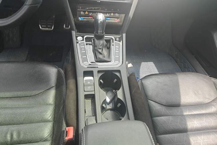 Used Volkswagen FAW-Volkswagen CC 2021 380TSI Striking Edition Gear Lever