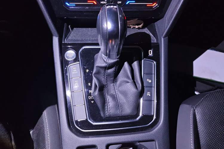 Used Volkswagen FAW-Volkswagen CC 2021 380TSI Brilliant Edition Gear Lever