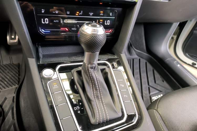 Used Volkswagen FAW-Volkswagen CC 2021 Estate Car 380TSI Vizion Edition Gear Lever
