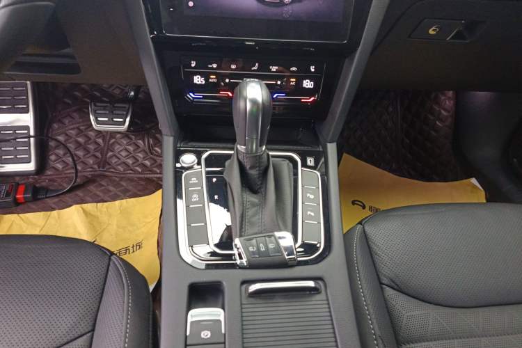 Used Volkswagen FAW-Volkswagen CC 2021 380TSI Striking Edition Gear Lever