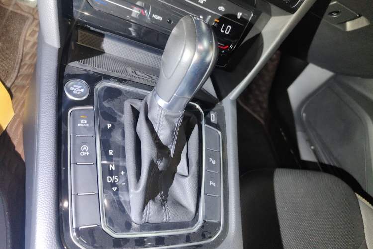 Used Volkswagen FAW-Volkswagen CC 2021 380TSI Striking Edition Gear Lever