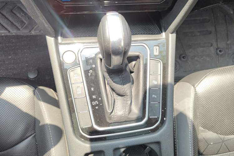 Used Volkswagen FAW-Volkswagen CC 2021 380TSI Striking Edition Gear Lever