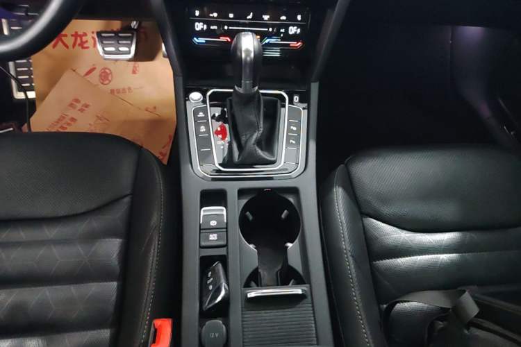 Used Volkswagen FAW-Volkswagen CC 2021 380TSI Striking Edition Gear Lever