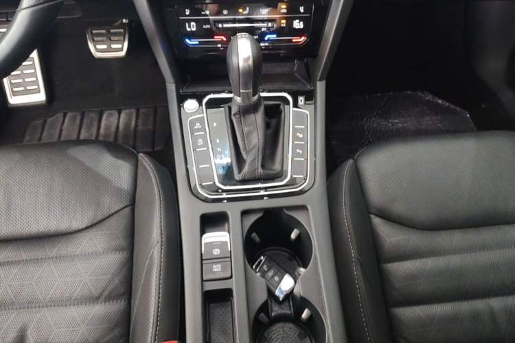 Used Volkswagen FAW-Volkswagen CC 2021 380TSI Striking Edition Gear Lever