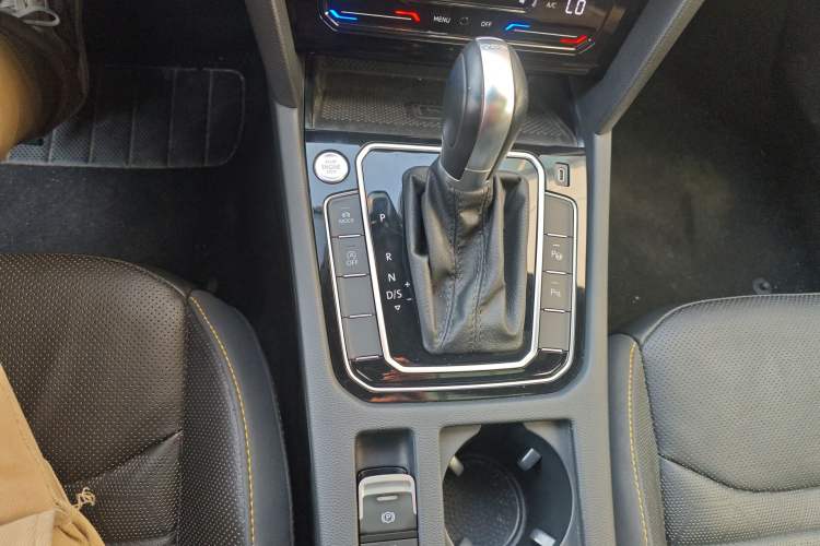 Used Volkswagen FAW-Volkswagen CC 2021 380TSI Striking Edition Gear Lever