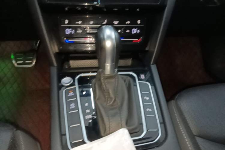 Used Volkswagen FAW-Volkswagen CC 2021 380TSI Striking Edition Gear Lever