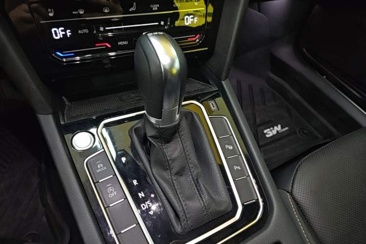 Used Volkswagen FAW-Volkswagen CC 2021 380TSI Striking Edition Gear Lever