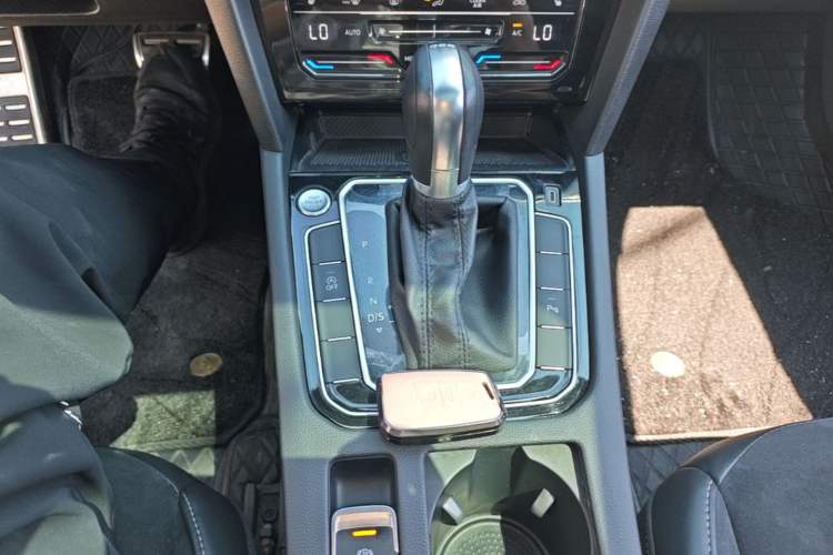 Used Volkswagen FAW-Volkswagen CC 2021 330TSI Ignite Edition Gear Lever