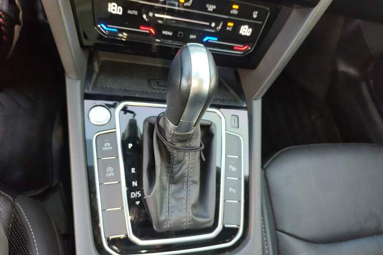 Used Volkswagen FAW-Volkswagen CC 2021 380TSI Striking Edition Gear Lever