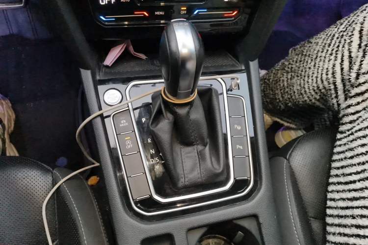 Used Volkswagen FAW-Volkswagen CC 2021 380TSI Striking Edition Gear Lever
