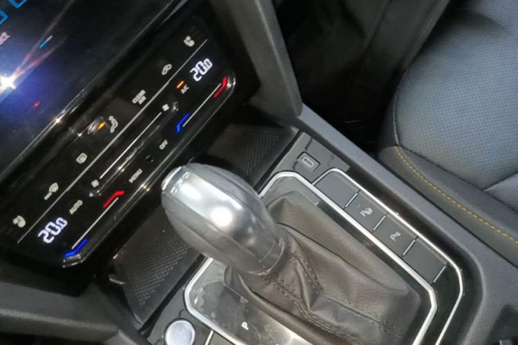 Used Volkswagen FAW-Volkswagen CC 2021 380TSI Striking Edition Gear Lever