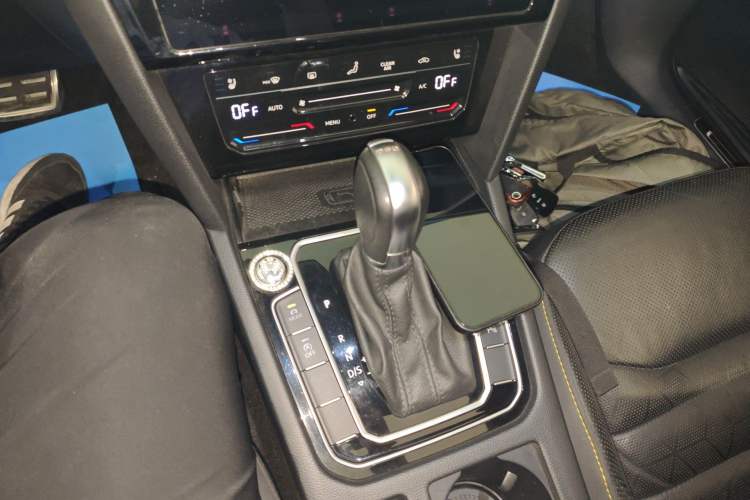 Used Volkswagen FAW-Volkswagen CC 2021 380TSI Striking Edition Gear Lever