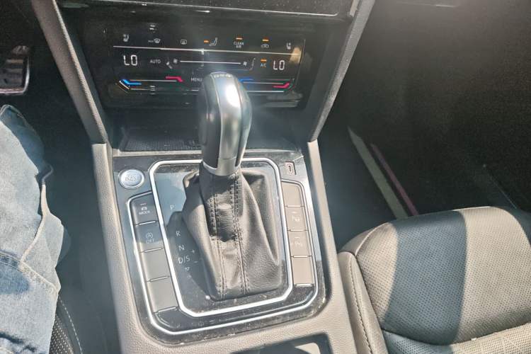 Used Volkswagen FAW-Volkswagen CC 2021 380TSI Striking Edition Gear Lever