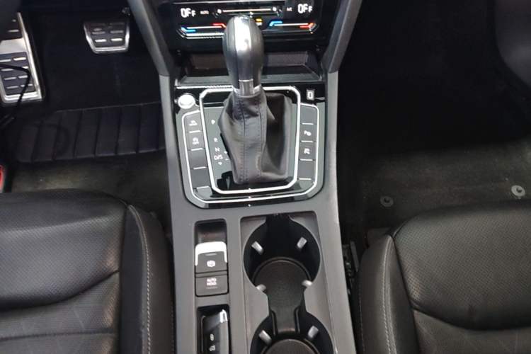 Used Volkswagen FAW-Volkswagen CC 2021 380TSI Striking Edition Gear Lever