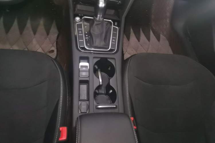 Used Volkswagen FAW-Volkswagen CC 2021 330TSI Ignite Edition Gear Lever