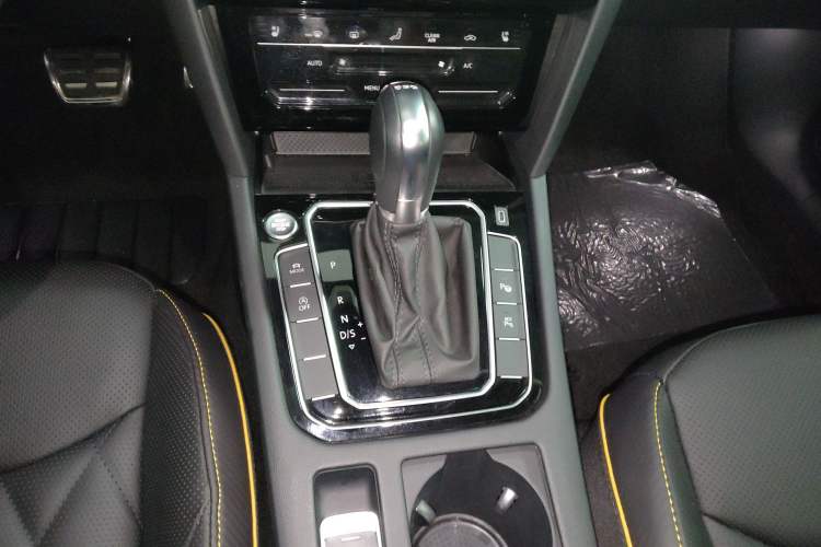 Used Volkswagen FAW-Volkswagen CC 2021 380TSI Brilliant Edition Gear Lever