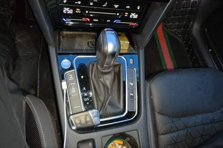 Used Volkswagen FAW-Volkswagen CC 2021 Estate Car 380TSI Vizion Edition Gear Lever