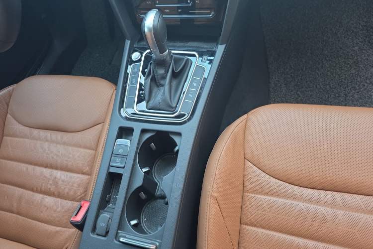 Used Volkswagen FAW-Volkswagen CC 2021 Estate Car 380TSI Vizion Edition Gear Lever