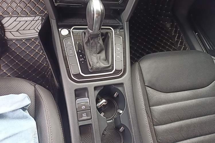 Used Volkswagen FAW-Volkswagen CC 2021 380TSI Striking Edition Gear Lever