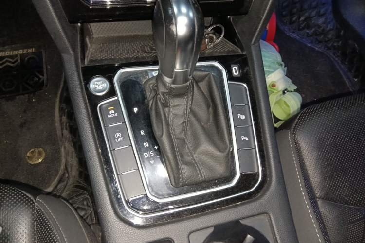 Used Volkswagen FAW-Volkswagen CC 2021 380TSI Striking Edition Gear Lever