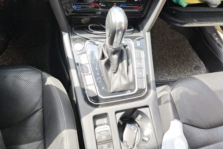 Used Volkswagen FAW-Volkswagen CC 2021 Estate Car 380TSI Vizion Edition Gear Lever