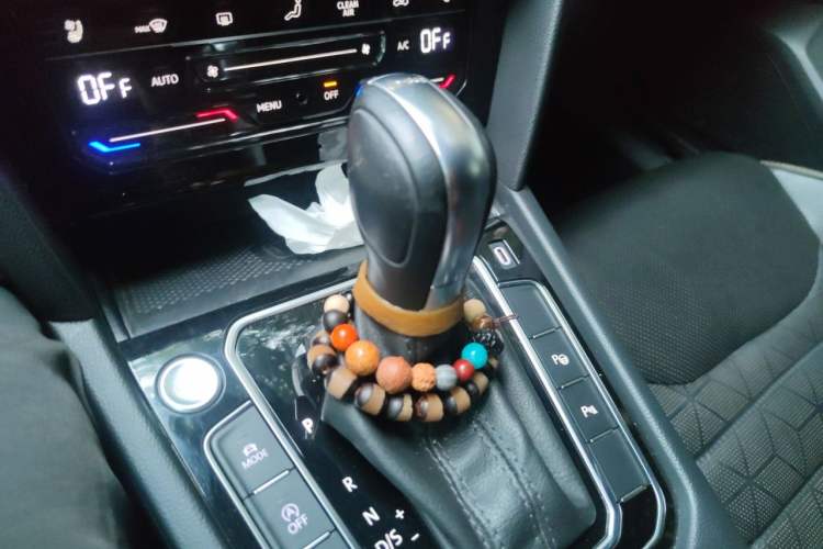 Used Volkswagen FAW-Volkswagen CC 2021 380TSI Striking Edition Gear Lever