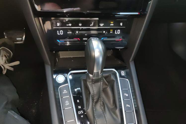 Used Volkswagen FAW-Volkswagen CC 2021 380TSI Striking Edition Gear Lever