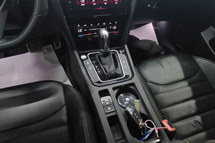 Used Volkswagen FAW-Volkswagen CC 2021 380TSI Striking Edition Gear Lever