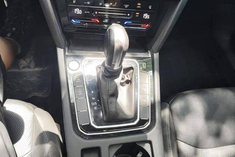 Used Volkswagen FAW-Volkswagen CC 2021 380TSI Striking Edition Gear Lever