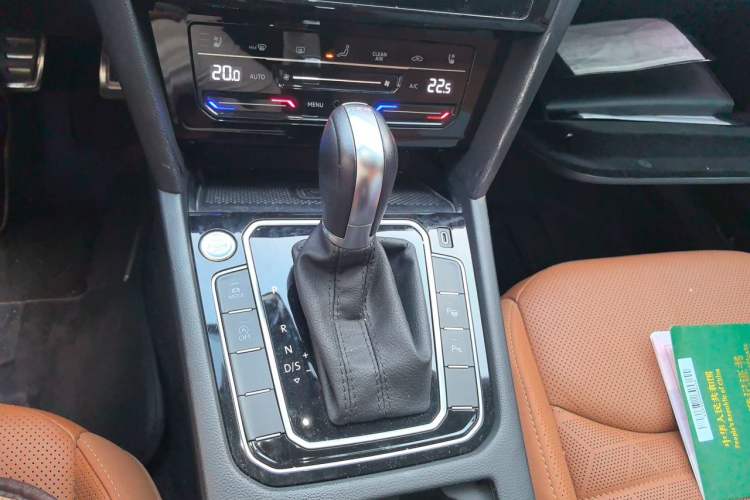 Used Volkswagen FAW-Volkswagen CC 2021 Estate Vehicle 380TSI Vizzion Edition Gear Lever