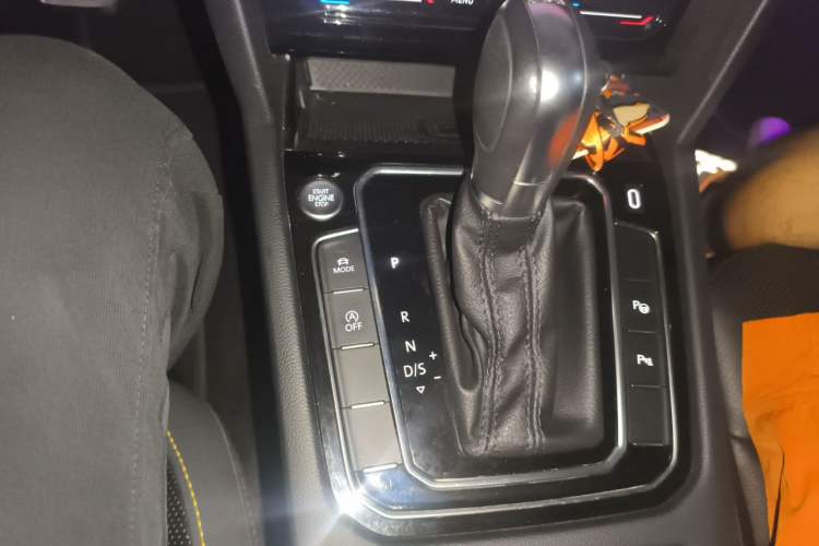 Used Volkswagen FAW-Volkswagen CC 2021 380TSI Striking Edition Gear Lever