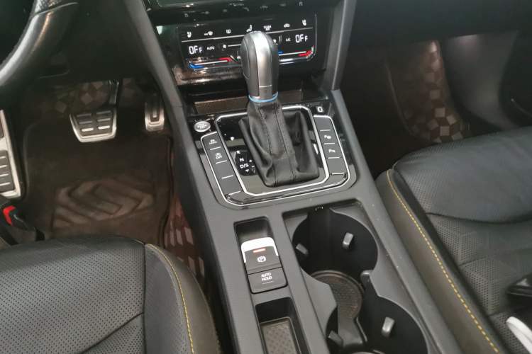 Used Volkswagen FAW-Volkswagen CC 2021 380TSI Striking Edition Gear Lever