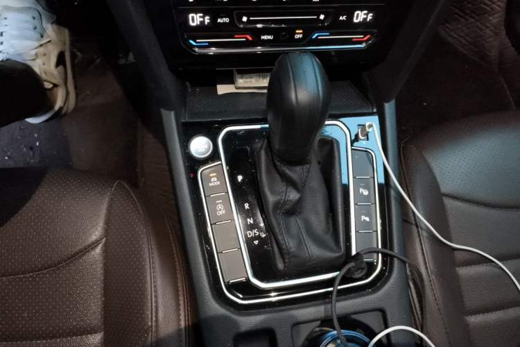 Used Volkswagen FAW-Volkswagen CC 2021 380TSI Striking Edition Gear Lever