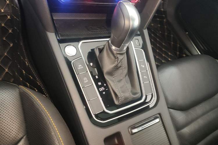 Used Volkswagen FAW-Volkswagen CC 2021 380TSI Striking Edition Gear Lever