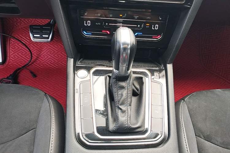 Used Volkswagen FAW-Volkswagen CC 2021 330TSI Ignite Edition Gear Lever
