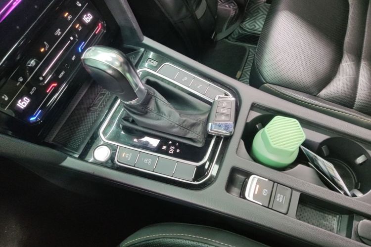 Used Volkswagen FAW-Volkswagen CC 2021 380TSI Striking Edition Gear Lever