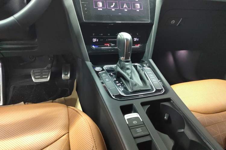 Used Volkswagen FAW-Volkswagen CC 2021 Estate Car 380TSI Vizion Edition Gear Lever