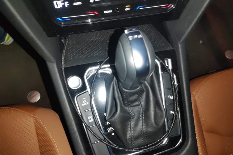 Used Volkswagen FAW-Volkswagen CC 2021 Estate Car 380TSI Vizion Edition Gear Lever