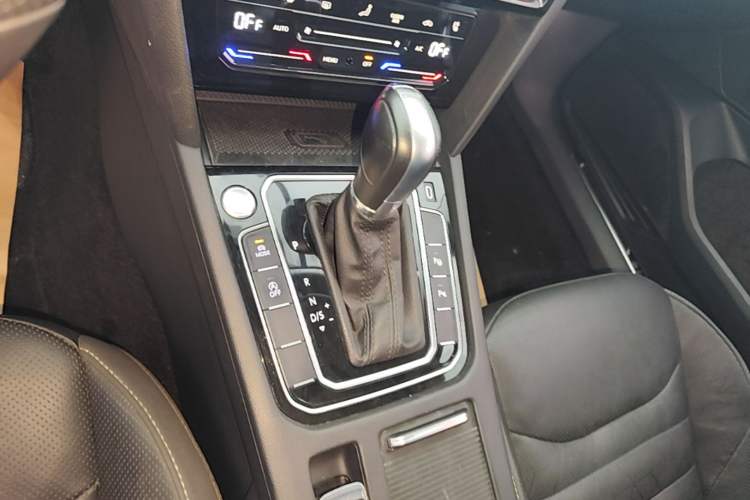 Used Volkswagen FAW-Volkswagen CC 2021 380TSI Striking Edition Gear Lever