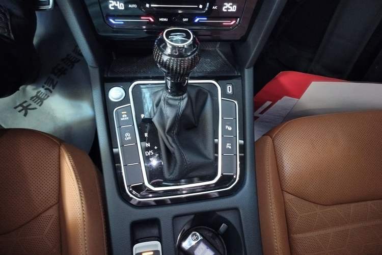 Used Volkswagen FAW-Volkswagen CC 2021 Estate Vehicle 380TSI Vizzion Edition Gear Lever
