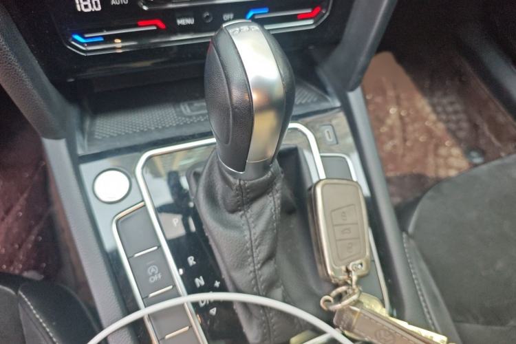 Used Volkswagen FAW-Volkswagen CC 2021 330TSI Ignite Edition Gear Lever