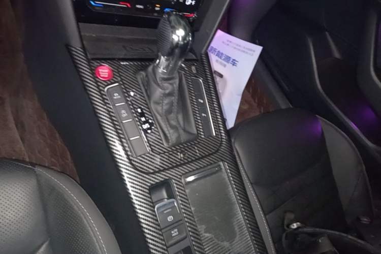 Used Volkswagen FAW-Volkswagen CC 2021 380TSI Striking Edition Gear Lever