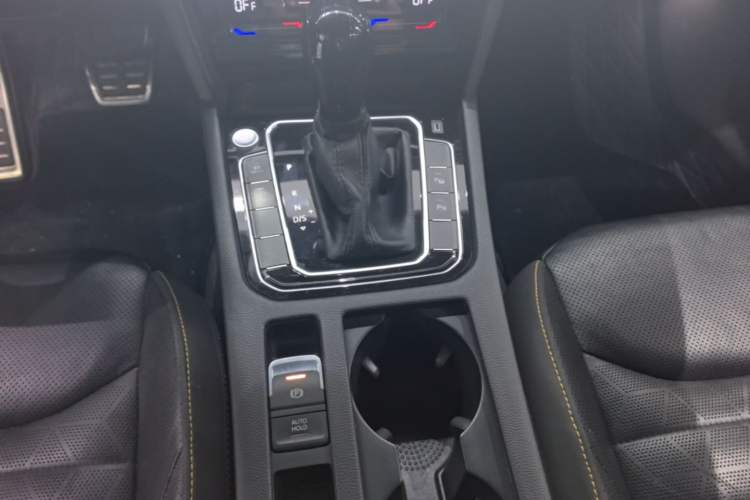 Used Volkswagen FAW-Volkswagen CC 2021 380TSI Striking Edition Gear Lever