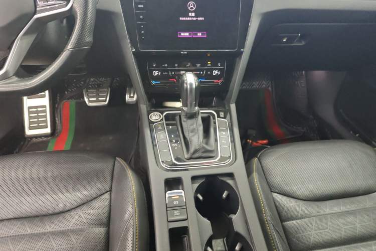 Used Volkswagen FAW-Volkswagen CC 2021 380TSI Striking Edition Gear Lever