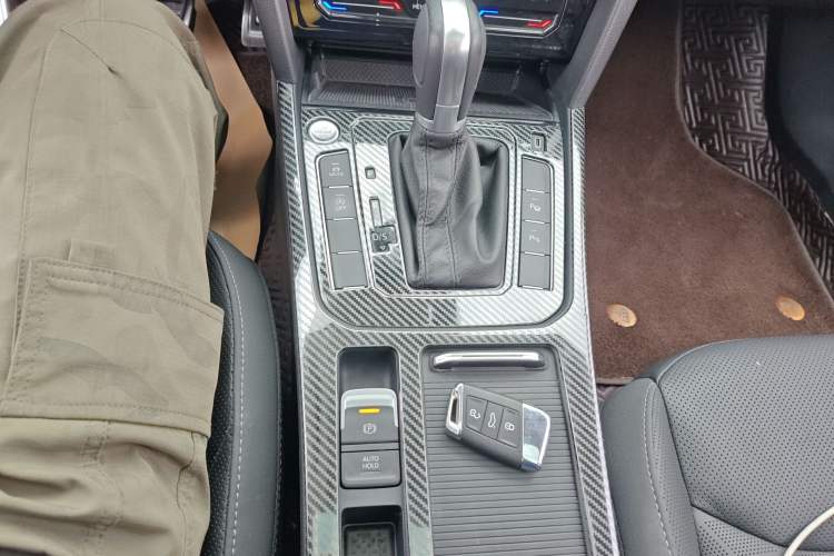Used Volkswagen FAW-Volkswagen CC 2021 380TSI Striking Edition Gear Lever