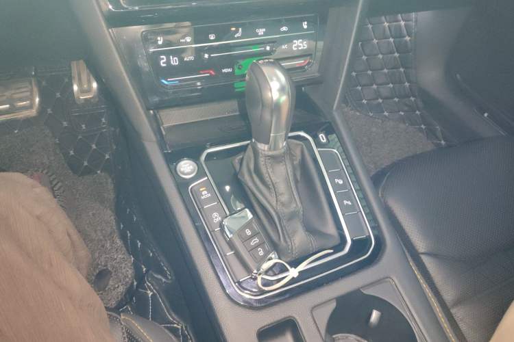 Used Volkswagen FAW-Volkswagen CC 2021 380TSI Striking Edition Gear Lever