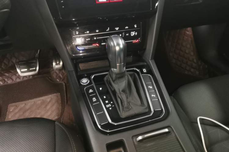 Used Volkswagen FAW-Volkswagen CC 2021 380TSI Striking Edition Gear Lever